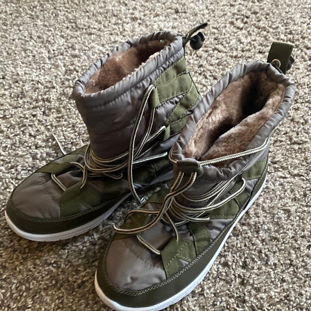 Ladies Winter boots faux fur lined Green 8/9 Large